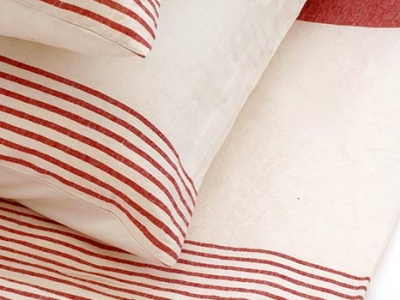 Red and white striped bed sheet set